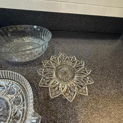 Gorgeous crystal collection including bowls and sugar/creamer