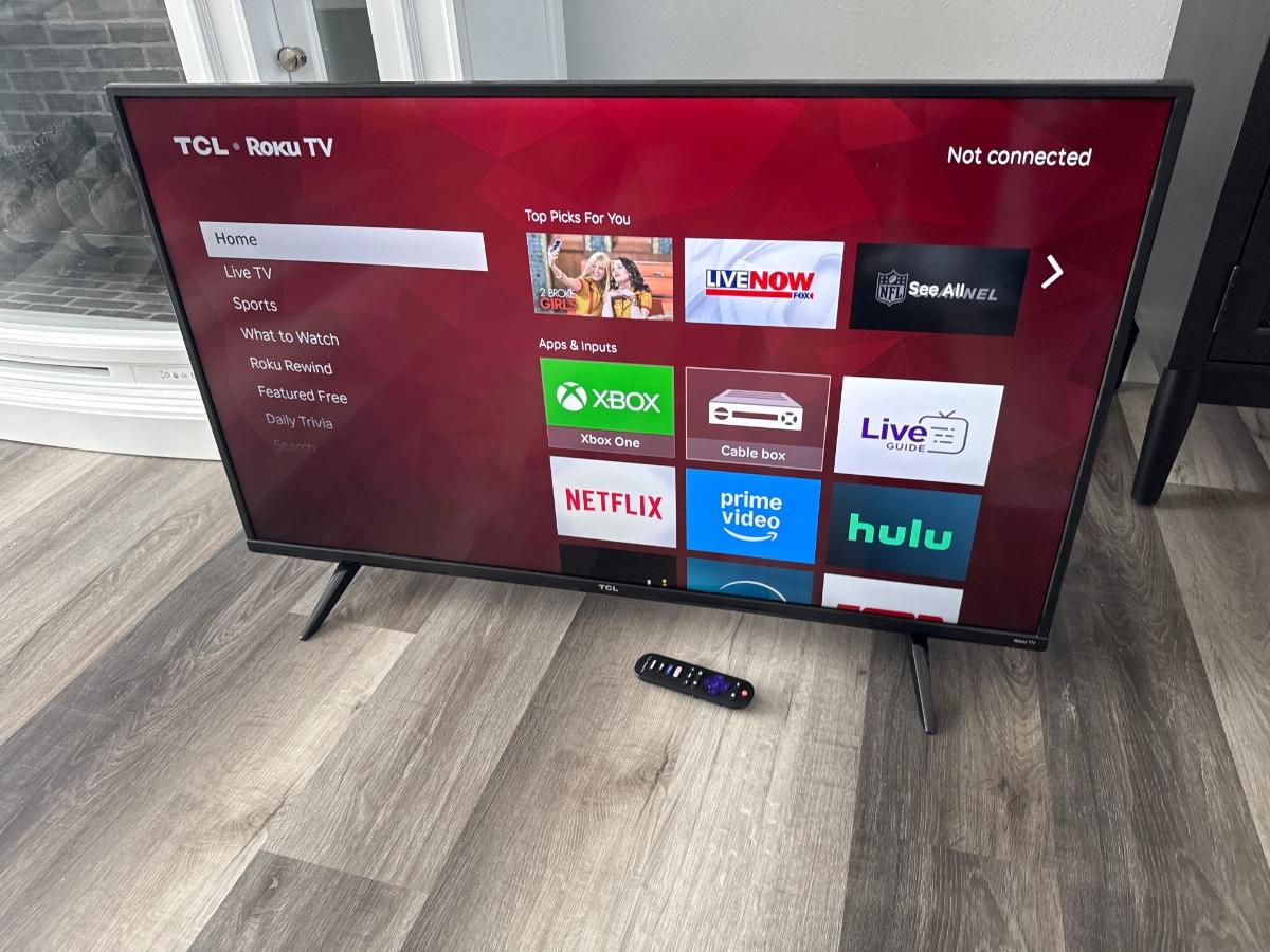 43” TCL Smart TV with Roku remote | EstateSales.org
