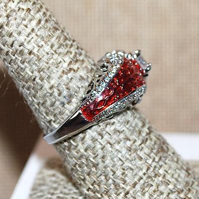 Size 8 Marked .925 "Puffy" ORANGE RED Party Ring with a Single Main Clear Round Stone on a Silver Band (5.9g)
