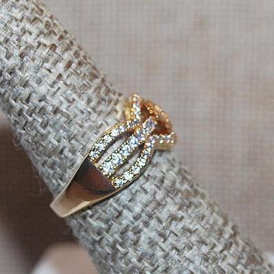 Size 6½ Gold "Diamond Setting" Ring for the Main Stone and 3 Rows of Clear Stones on a Gold Tone Band (3.2g)