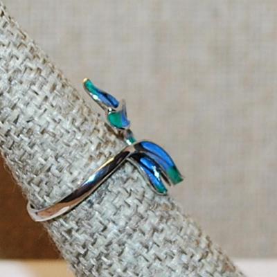 Size 6½ BLUE & GREEN Enamel-Styled Flowers Ring with a Single Clear Stone Accent on a Silver Tone Open Band (2.3g)