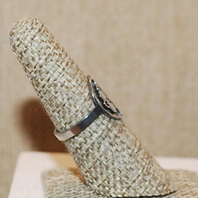 Size 7 Delicate STAINLESS STEEL Ring with "TREE DESIGN" on a Silver Colored Band (1.7g)