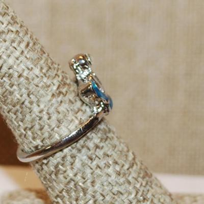 Size 7½ Blue CROWN Enamel Ring with a Single Round Stone Top on a Silver Tone Band (3.7g)