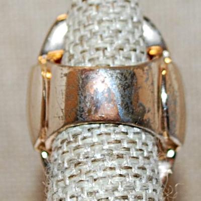 Size 5 VINTAGE Oversized Oval CORAL& White Splash Ring on a Solid Gold Tone Band (20.2g)