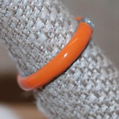 Size 6 Bright ORANGE Enamel Style Ring with Single Round Stone (2.0g)