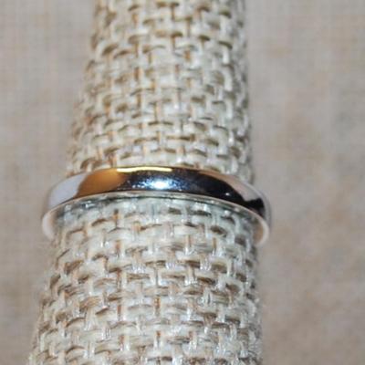 Size 6 Silver Tone Band ½ Infinity Style Ring with 6 Small Clear Stones (1.6g)