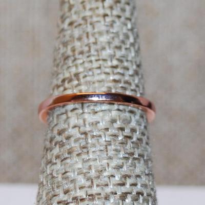 Size 6¼ Marked .925 Rose Gold Circle Design with Inlay Clear Stone Accents on a Silver Filled Band (2.5g)
