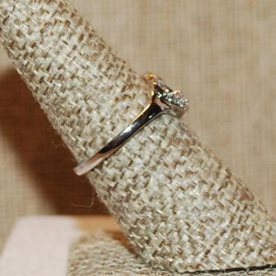 Size 6¼ Marked .925 Connected HEARTS Ring with Clear Stone Accents on a Silver Band (2.0g)