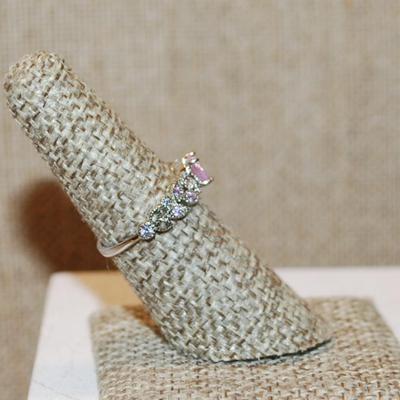 Size 6½ Transparent Light Pink HEART Stone Ring with Pink "Leaf" Side Accents on a Silver Tone Band (2.1g)