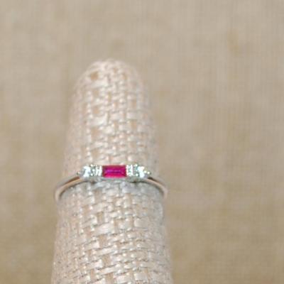 Size 7 Marked .925 Delicate RED Rectangle Stone Ring with 2 Round Clear Stone Sides on a Silver Band (1.1g)