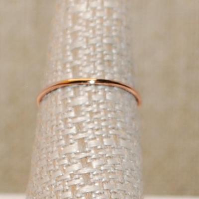 Size 7 Delicate CLEAR Rectangle Stone GOLD ROSE Ring with 2 Round Clear Stone Sides on a Rose Gold Band (0.8g)