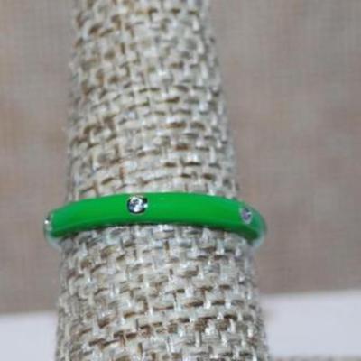 Size 7 Marked .925 LIME GREEN Enamel Ring with 6 Rhinestones Around the Band (2.1g)