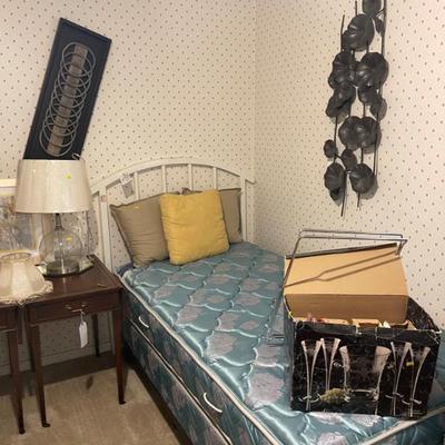 Twin beds 
