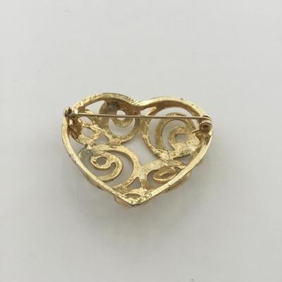 Goldtone heart pin vintage