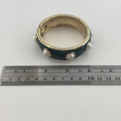 Gold tone unmarked green hinge bracelet