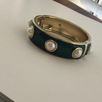 Gold tone unmarked green hinge bracelet
