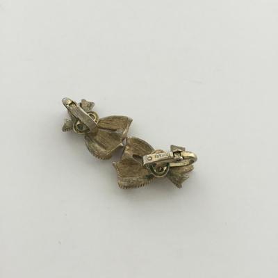 Trifari marked clip on fashion vintage earrings