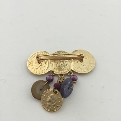 Gold tone fashion vintage pin