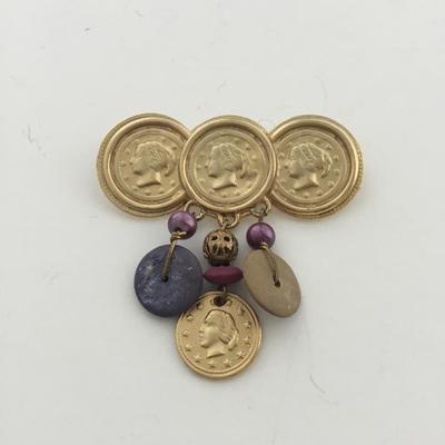 Gold tone fashion vintage pin