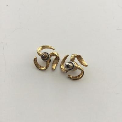 Gold tone unmarked fashion earrings