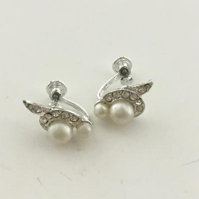 Unmarked silver tone screw on vintage earrings