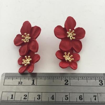 Red dangle flower earrings