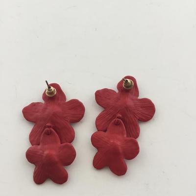 Red dangle flower earrings