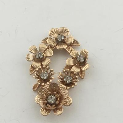 Gold tone flower necklace pendant