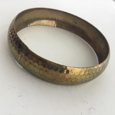 Gold tone fashion bangle