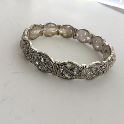 Silver tone stretchy fashion bracelet