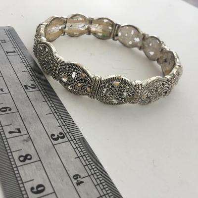 Silver tone stretchy fashion bracelet
