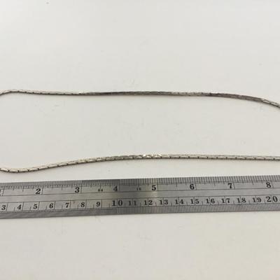 Silver tone unmarked fashion necklace