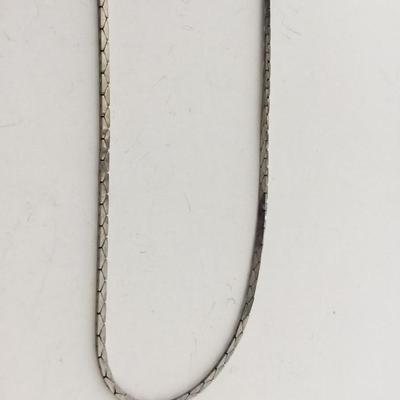 Silver tone unmarked fashion necklace