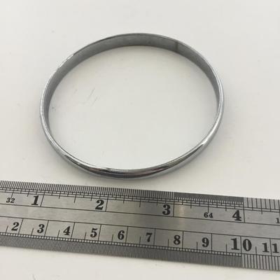 Silver tone fashion bracelet