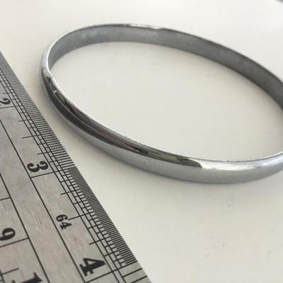 Silver tone fashion bracelet