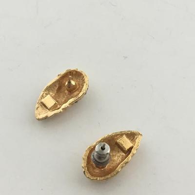 Gold tone unmarked fashion earrings