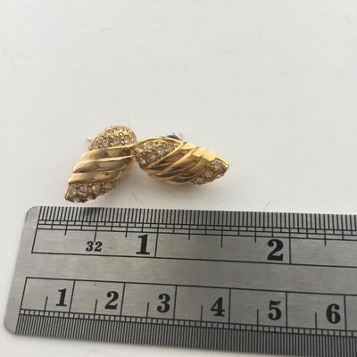 Gold tone unmarked fashion earrings