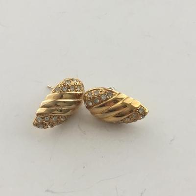 Gold tone unmarked fashion earrings