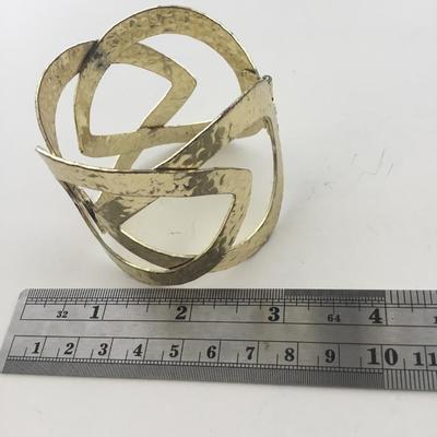 Gold tone fashion bracelet