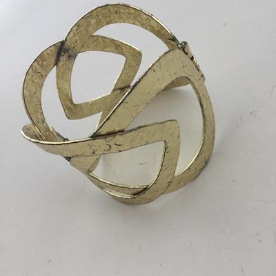 Gold tone fashion bracelet