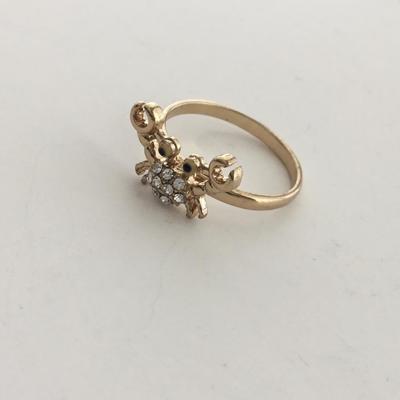 Gold tone crab rhinestone ring