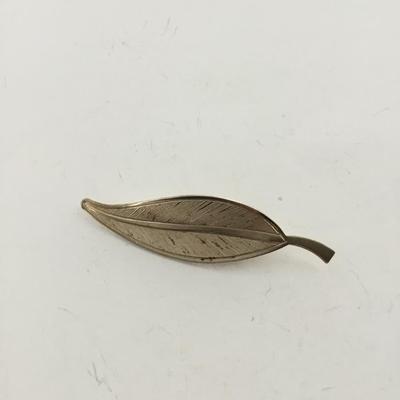 Gold tone vintage leaf pin