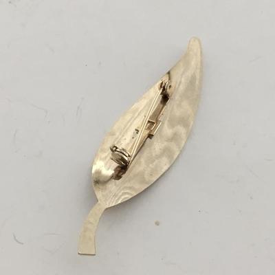 Gold tone vintage leaf pin