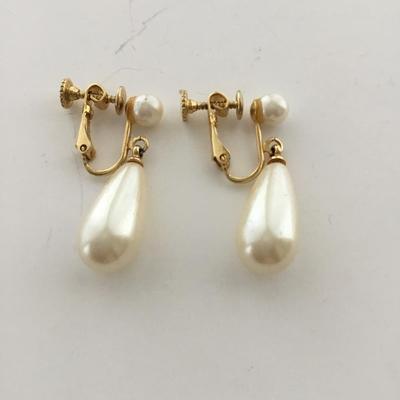 Gold tone vintage screw on dangle earrings