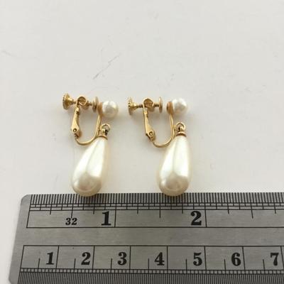 Gold tone vintage screw on dangle earrings
