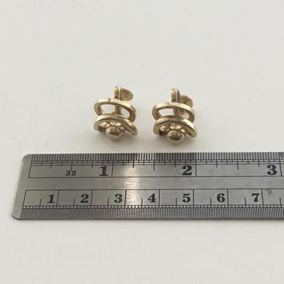 Gold tone screw on vintage earrings
