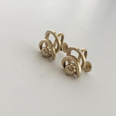 Gold tone screw on vintage earrings