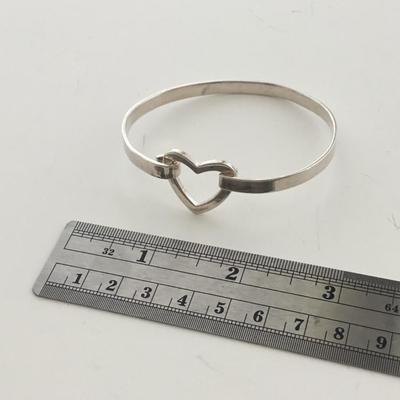 Silver tone fashion bracelet