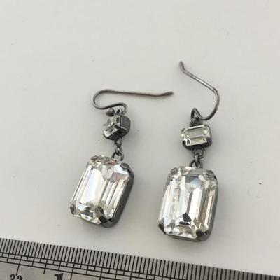 Silver tone dangle fashion earrings