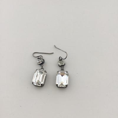Silver tone dangle fashion earrings